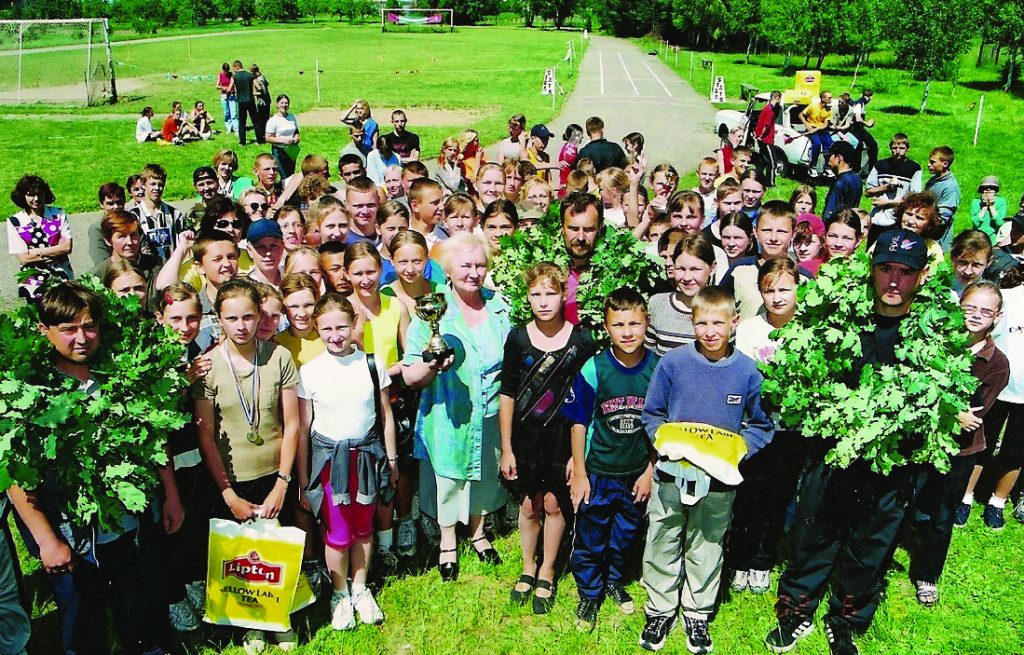 Vienos sportiškiausių rajono Butrimonių vid. mokyklos sporto šventės dalyviai (2006)