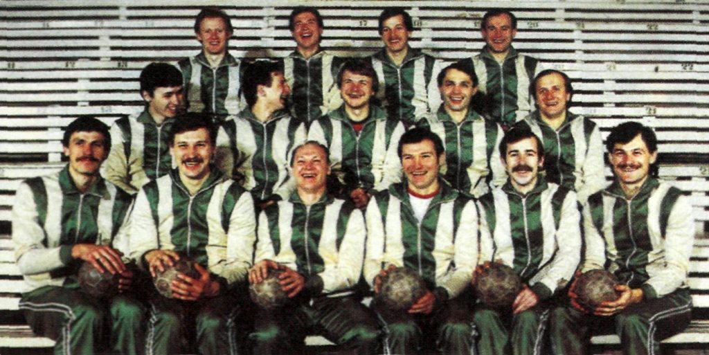 Granitas – 1985 SSRS vicečempionas. 1‑oje eilėje (iš kairės): P. Vaitonis, V. Babarskas, A. Skarbalius, M. Prakapas, R. Norkus, R. Dumbliauskas, 2‑oje eilėje: M. Jurko, V. Milašiūnas, A. Mikučionis, G. Mikulėnas, J. Kaučikas, 3‑ioje eilėje: S. Vasiliauskas, A. Mockeliūnas, E. Miknius, V. Novickis, (trūksta R. Valucko)