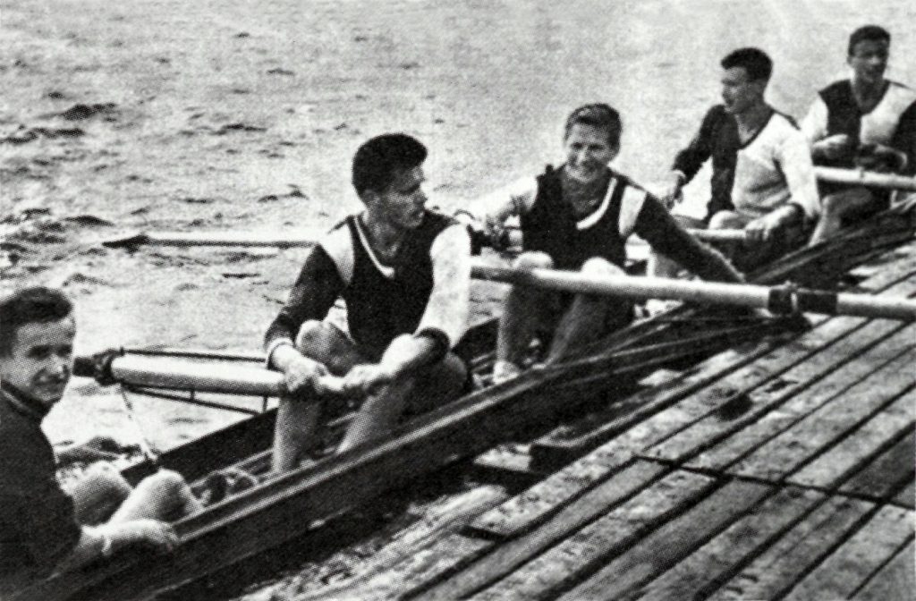 Lietuvos pavienės keturvietės su vairininku irkluotojai –1963 Europos čempionato bronzos medalininkai. Iš kairės: C. Jucys, P. Liutkaitis, R. Levickas, E. Levickas