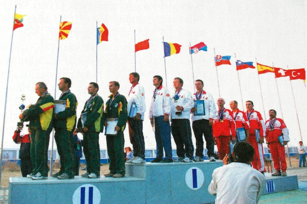 Lietuvos kosminio modeliavimo komanda – 2006 pasaulio vicečempionė. Iš kairės: V. Karmonas, M. Timofejevas, R. Petkevičius, A. Deikus