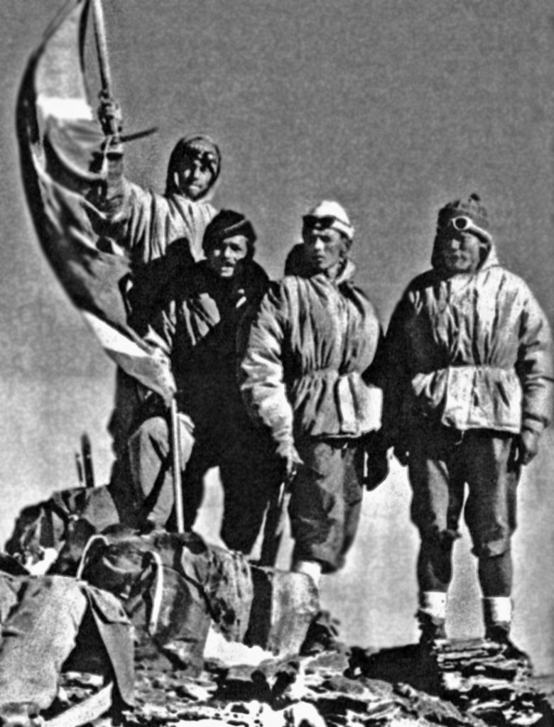 Dalis alpinistų ekspedicijos, įkopusios į Lietuvos viršukalnę Pamyre ir tapusios 1964 Lietuvos čempione. Iš kairės: R. Augūnas, A. Jurgelionis, S. Miglinas, K. Monstvilas
