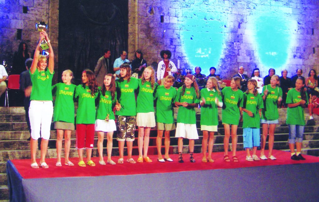 Jaunosios Gajos rankininkės – mažosios olimpiados Pasaulio taurė bronzos medalininkės (tr. E. Žilienė; 2006 Italija)