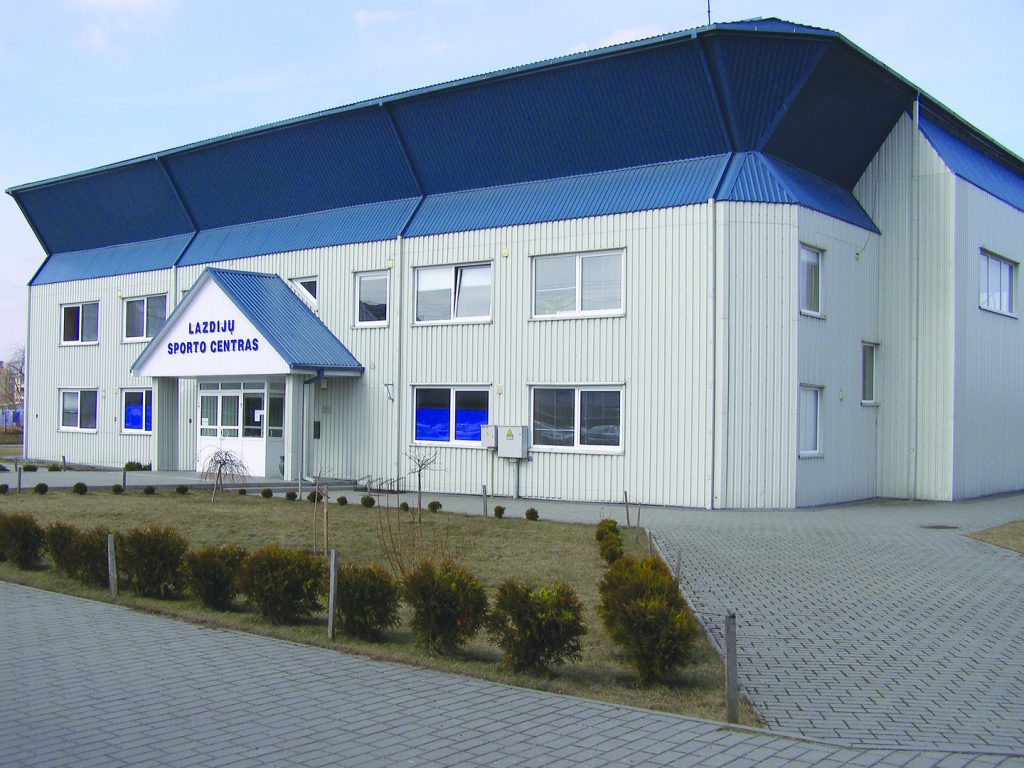 Lazdijų sporto centro pastatas