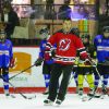 D. Zubrus parodomojoje ledo ritulio treniruotėje su Vilniaus Geležinio vilko auklėtiniais (2012)