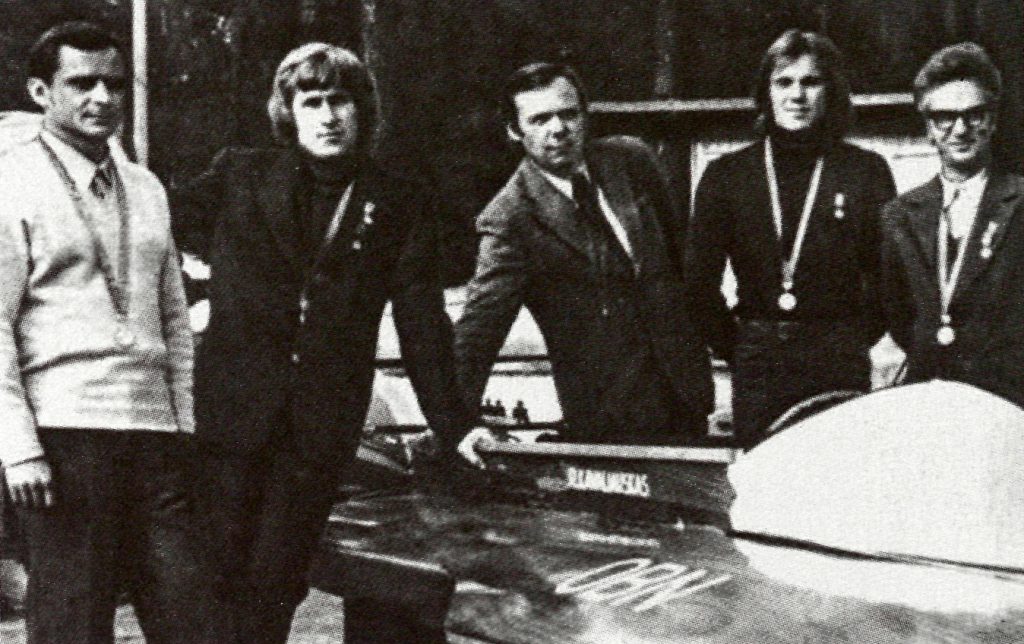 1979 SSRS tautų spartakiados laimėtojai: R. Matelionis (antras iš kairės) ir L. Kavaliauskas (penktas iš kairės) su draugais ir varžovais – SSRS čempionais: pirmas – V. Matulevičius, trečias – A. J. Bakšys, ketvirtas – A. Bakšys