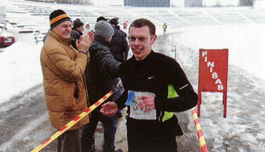 Finišuoja M. Diliūnas – tradicinio Vilniaus naujamečio bėgimo laimėtojas