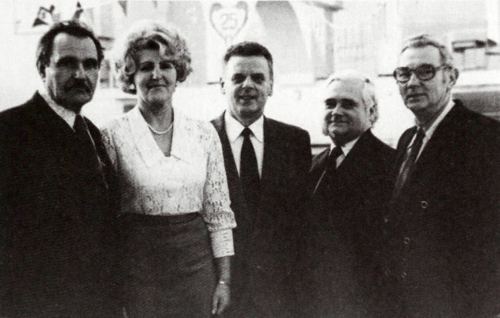 Iš kairės: G. Milvys, ilgametė trenerė S. Blaškienė-Damalakaitė, ilgametis Lietuvos plaukimo federacijos gen. sekretorius V. Kupstys, ilgametis plaukimo varžybų sekretorius A. Janušauskas, žymus plaukikas, sporto organizatorius H. Reingardas(1982)