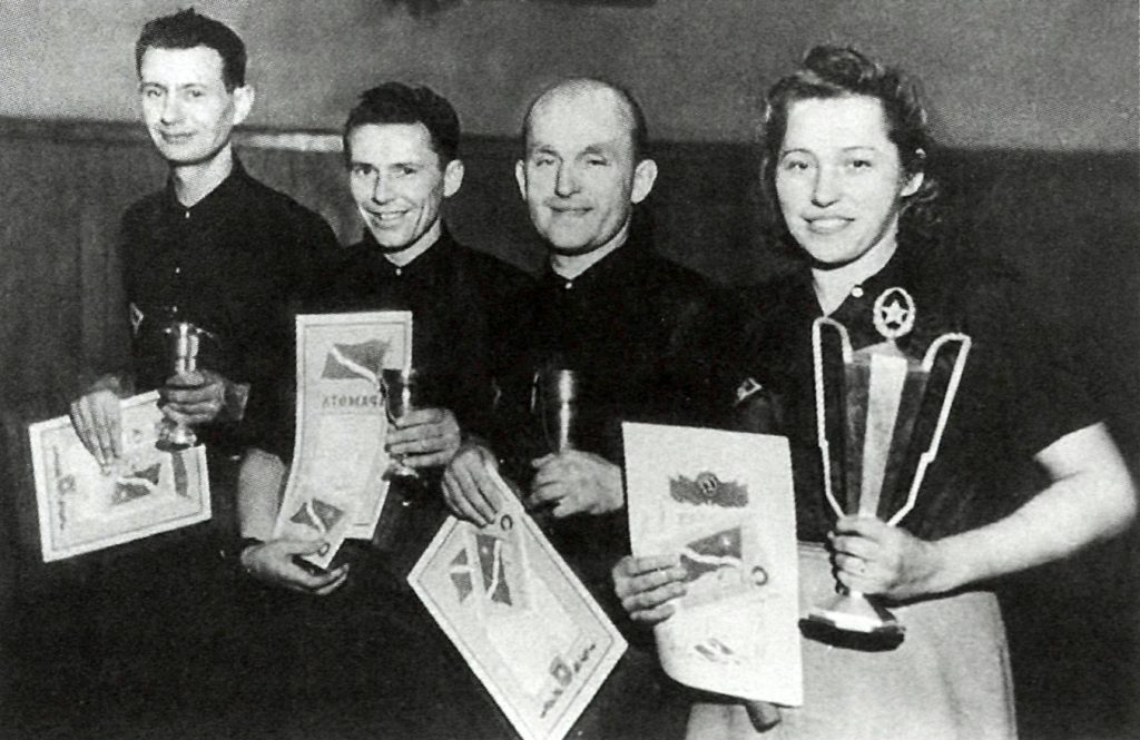 Iškilieji Lietuvos stalo tenisininkai (iš dešinės): B. Balaišienė, V. Variakojis, V. Dzindziliauskas, E. Nikolskis