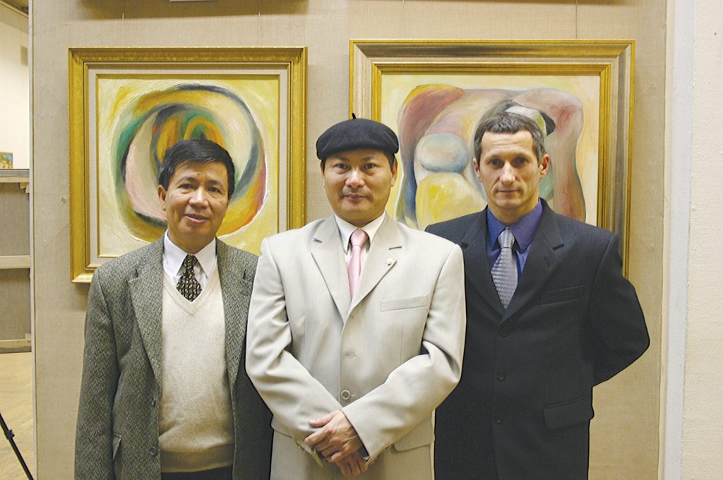 Niatnamas - Iš kairės: meistras Tran Phu Cu, prof. Ngo Xuan Binh, Lietuvos niatnamo federacijos prezidentas P. Golovač
