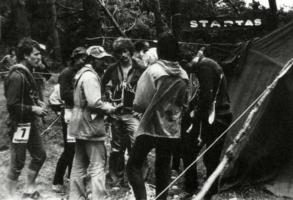 Vilniaus universiteto žygeivių klubo komanda XVIII Pabaltijo keliautojų sąskrydyje (1983 Klaipėda)