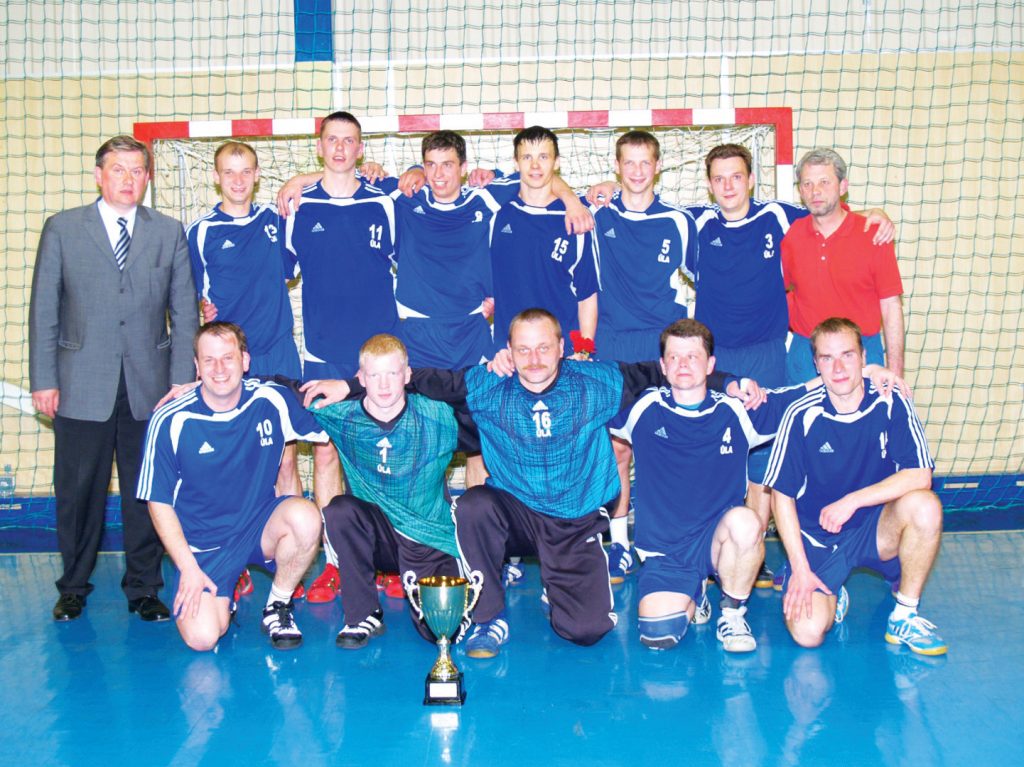 Ūlos komanda – 2004 Lietuvos vicečempione. Iš kairės 1-oje eilėje: G. Kazlauskas, E. Mikučionis, S. Biekša, I. Markiavičius, Z. Grigėnas, 2-oje eilėje: V. Mikalauskas, Š. Krisiulevičius, T. Mikalauskas, Ž. Griežė, R. Čepulis, A. Baigys, V. Debesiūnas, treneris J. Ališauskas