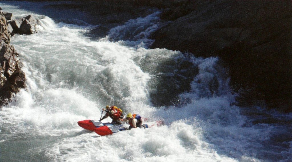 2009 Lietuvos vandens turizmo čempionė – Vilniaus Impulso grupė sudėtingiausios kategorijos žygyje Koksu upe (Tian Šanis, Džungarijos Alatau)