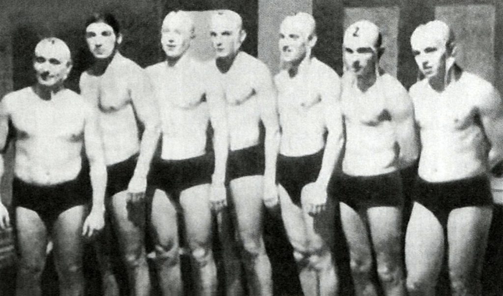 1953 Lietuvos vandensvydininkų rinktinė. Iš kairės: K. Šmitas, A. Štokmeisteris, S. Krasauskas, R. Tonkūnas, D. Šulcas, E. Sprindys, R. Puodžiukynas