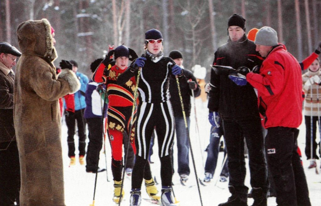2011 Visagino mokyklų slidinėjimo pirmenybėse: priekyje – Visagino olimpinė viltis S. Terentjeva