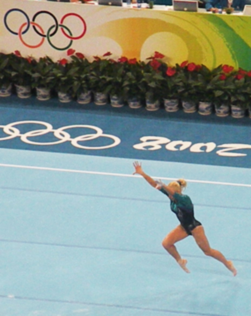 Laisvuosius pratimus Pekino olimpinėse žaidynėse atlieka J. Zanevskaja (2008)