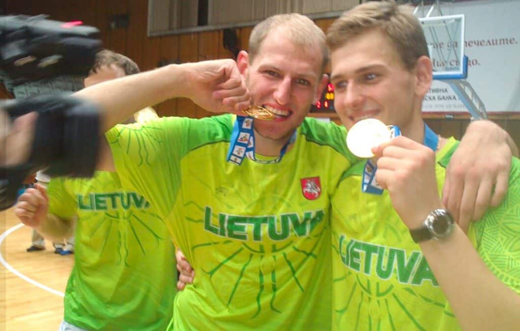 Edvinas Kriūnas (kairėje) ir Karolis Birieta (2013, Bulgarija)