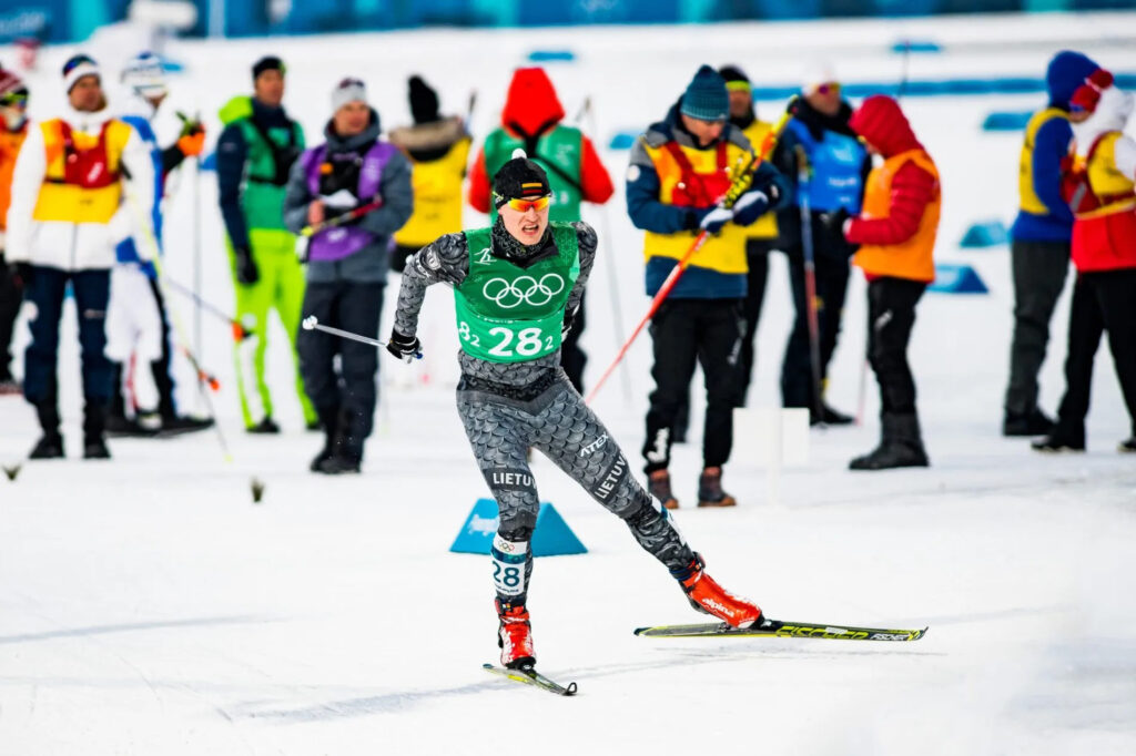 Modestas Vaičiulis čliuožia slidėmis